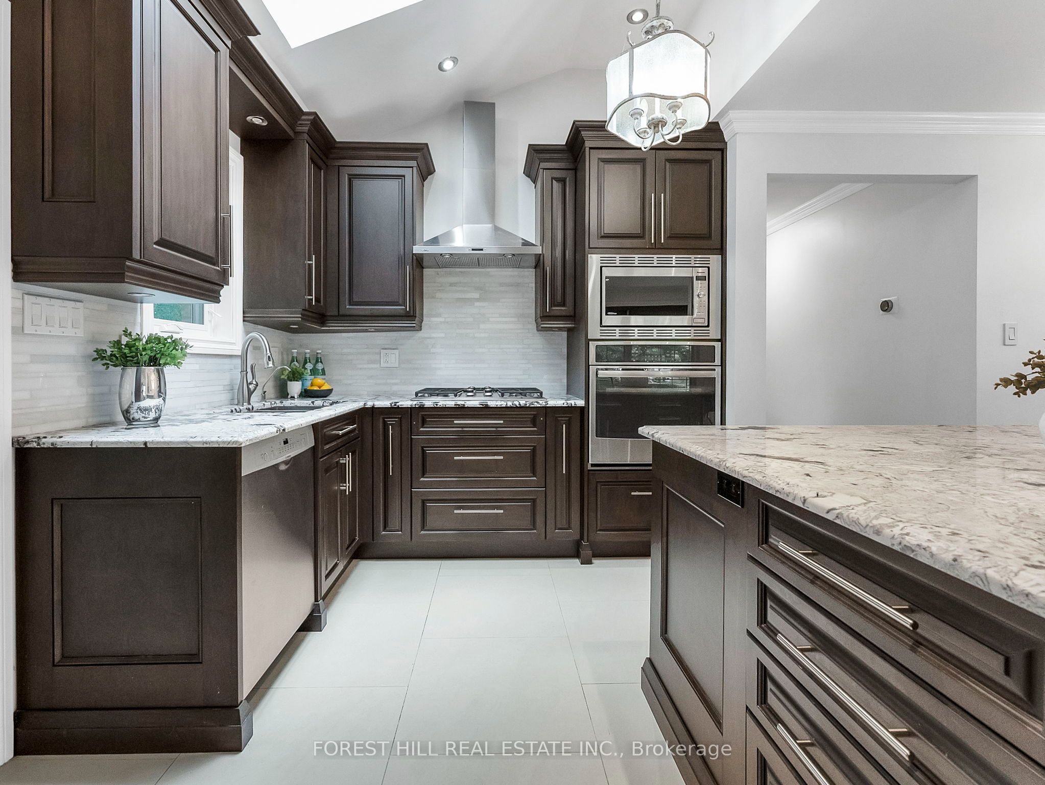 2744 Truscott Drive, Mississauga, ON L5J 2B7 photo 5