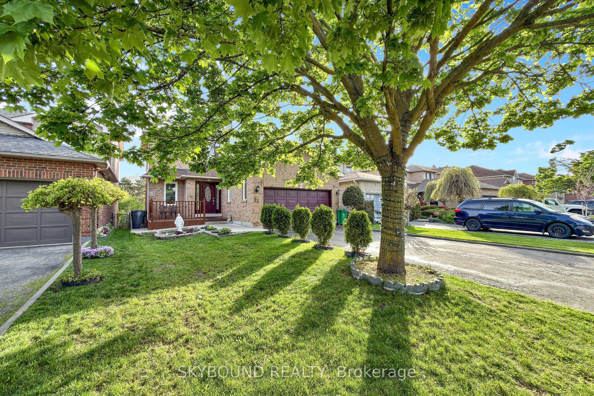 21 Vivians Crescent, Brampton, ON L6Y 4V1 photo 2
