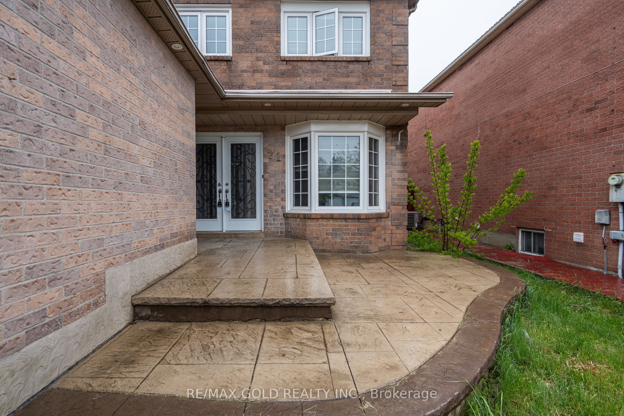71 Ravenswood Drive, Brampton, ON L6Y 4A1 photo 2