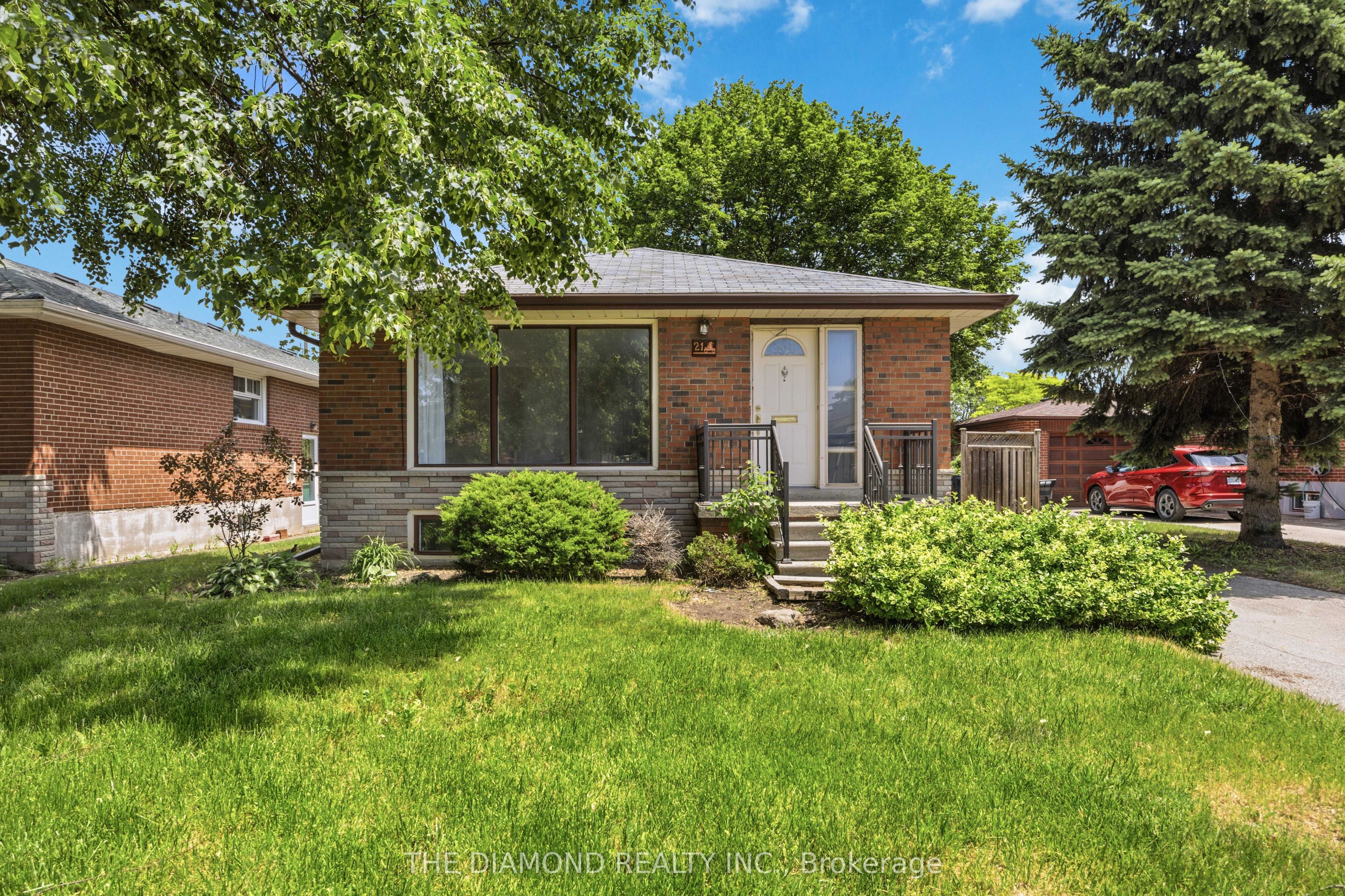 21 Jardine Place, Toronto, ON M9R 2B8