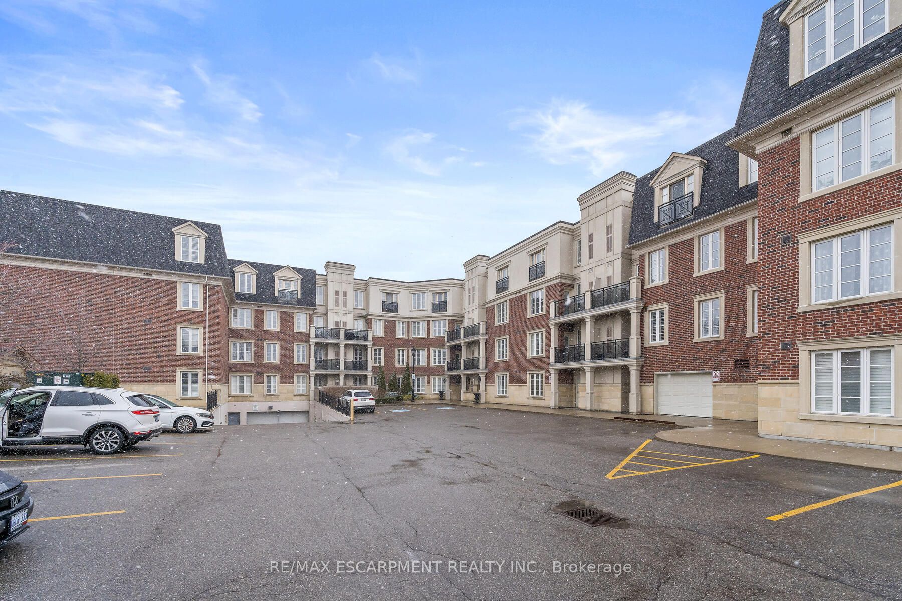 3351 Cawthra Road 116, Mississauga, ON L5A 4N5