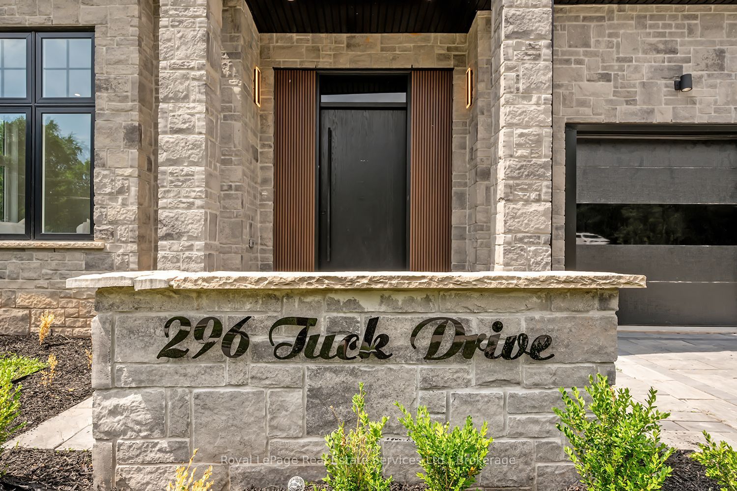 296 Tuck Drive, Burlington, ON L7L 2R1 photo 2