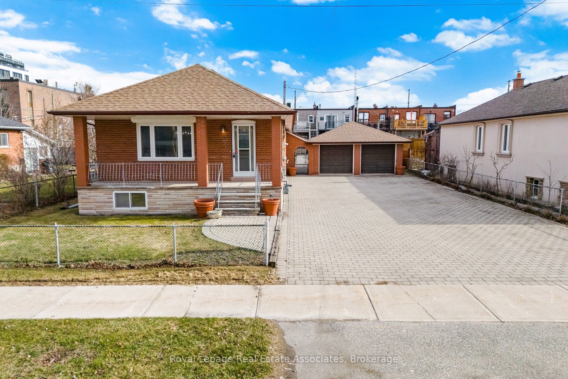5 Rosewood Avenue, Toronto, ON M8Z 1X3 photo 2