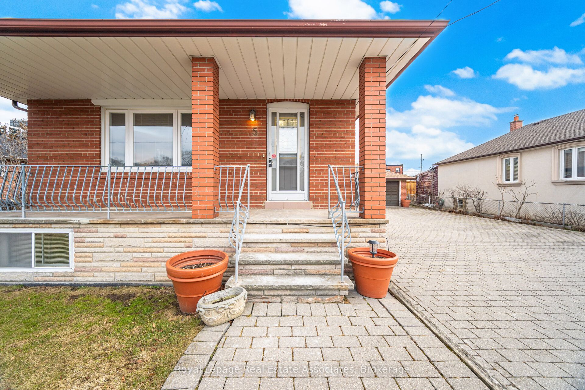 5 Rosewood Avenue, Toronto, ON M8Z 1X3 photo 3