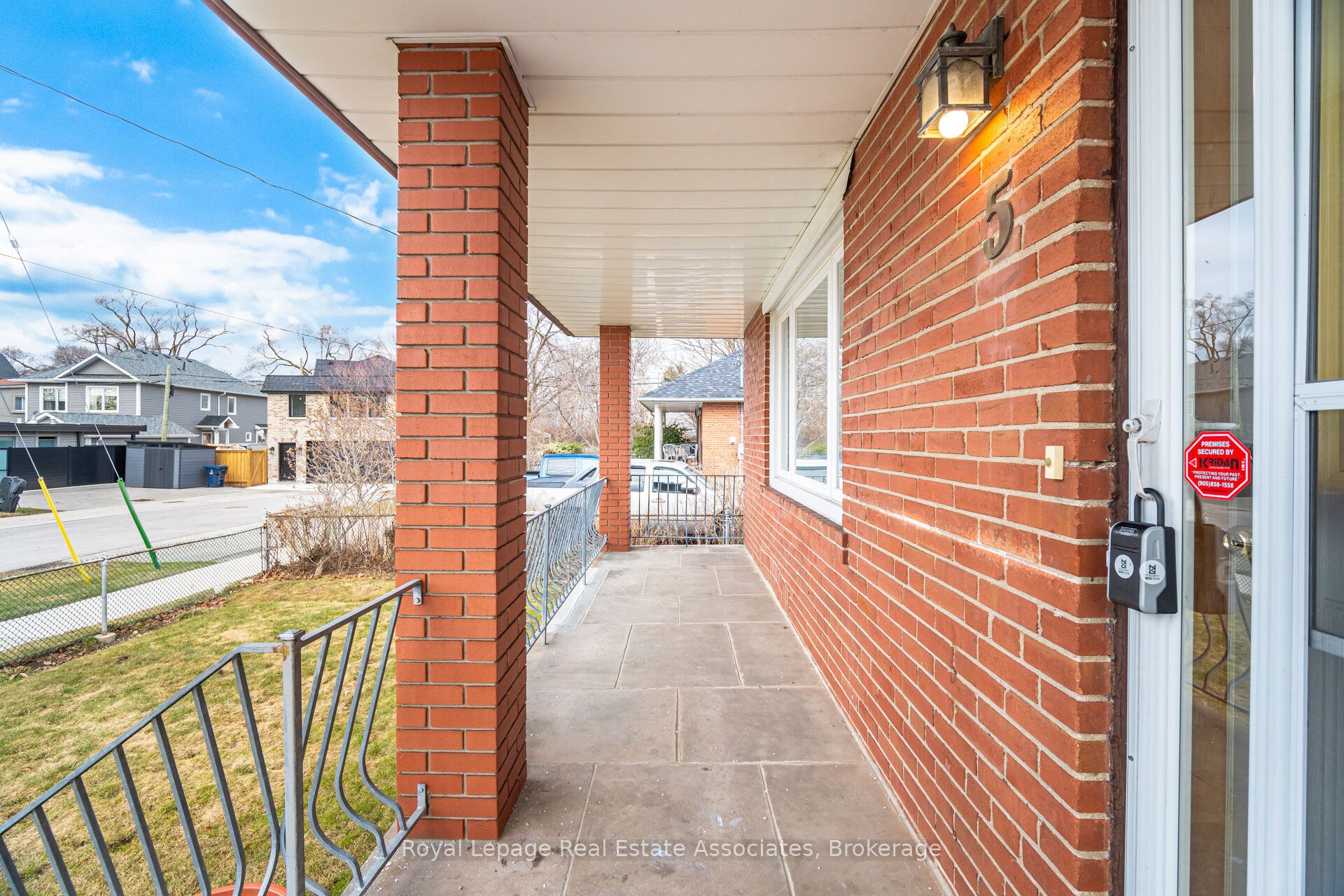 5 Rosewood Avenue, Toronto, ON M8Z 1X3 photo 4
