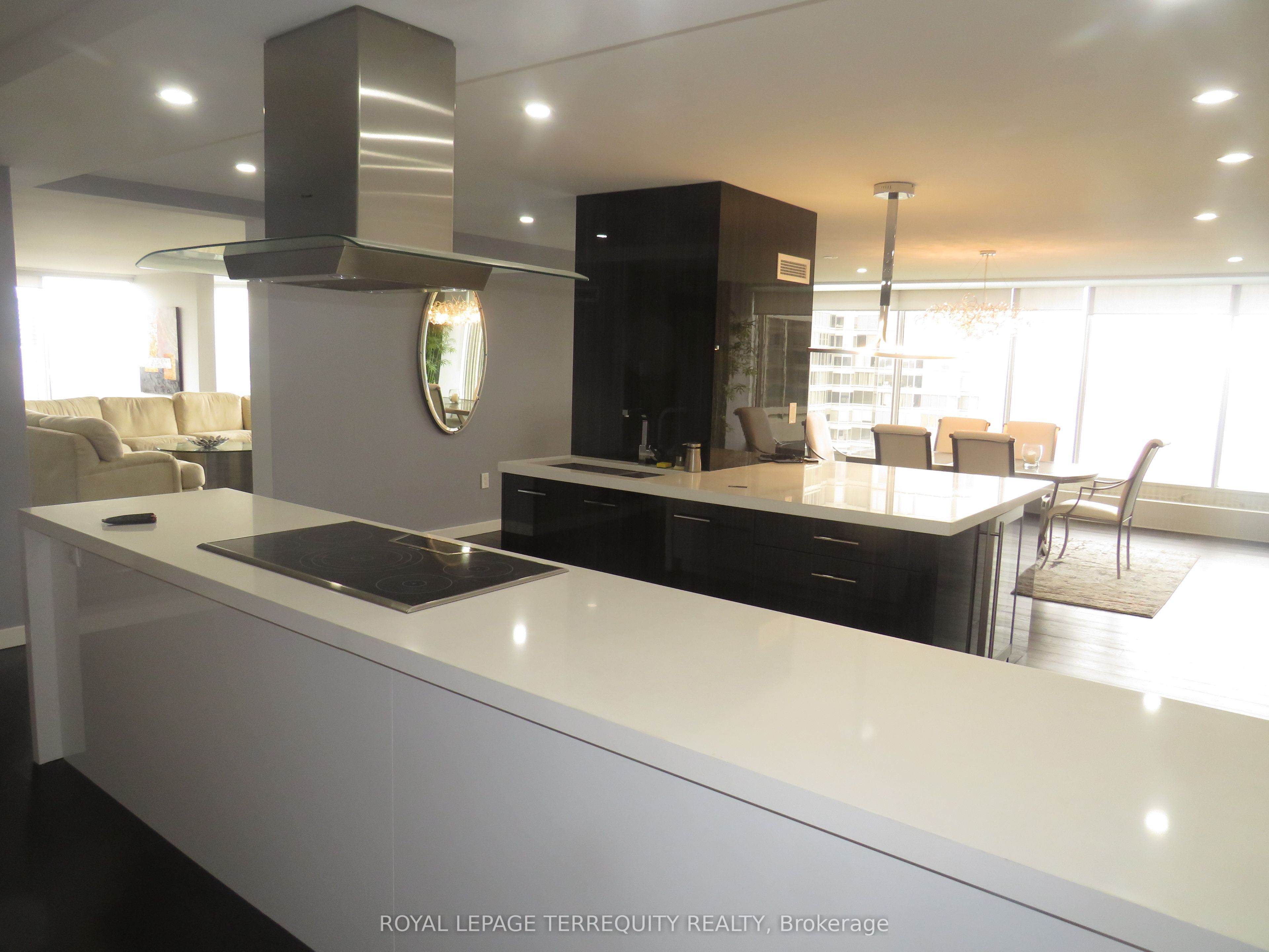 2045 Lake Shore Boulevard W 3305, Toronto, ON M8V 2Z6 photo 3