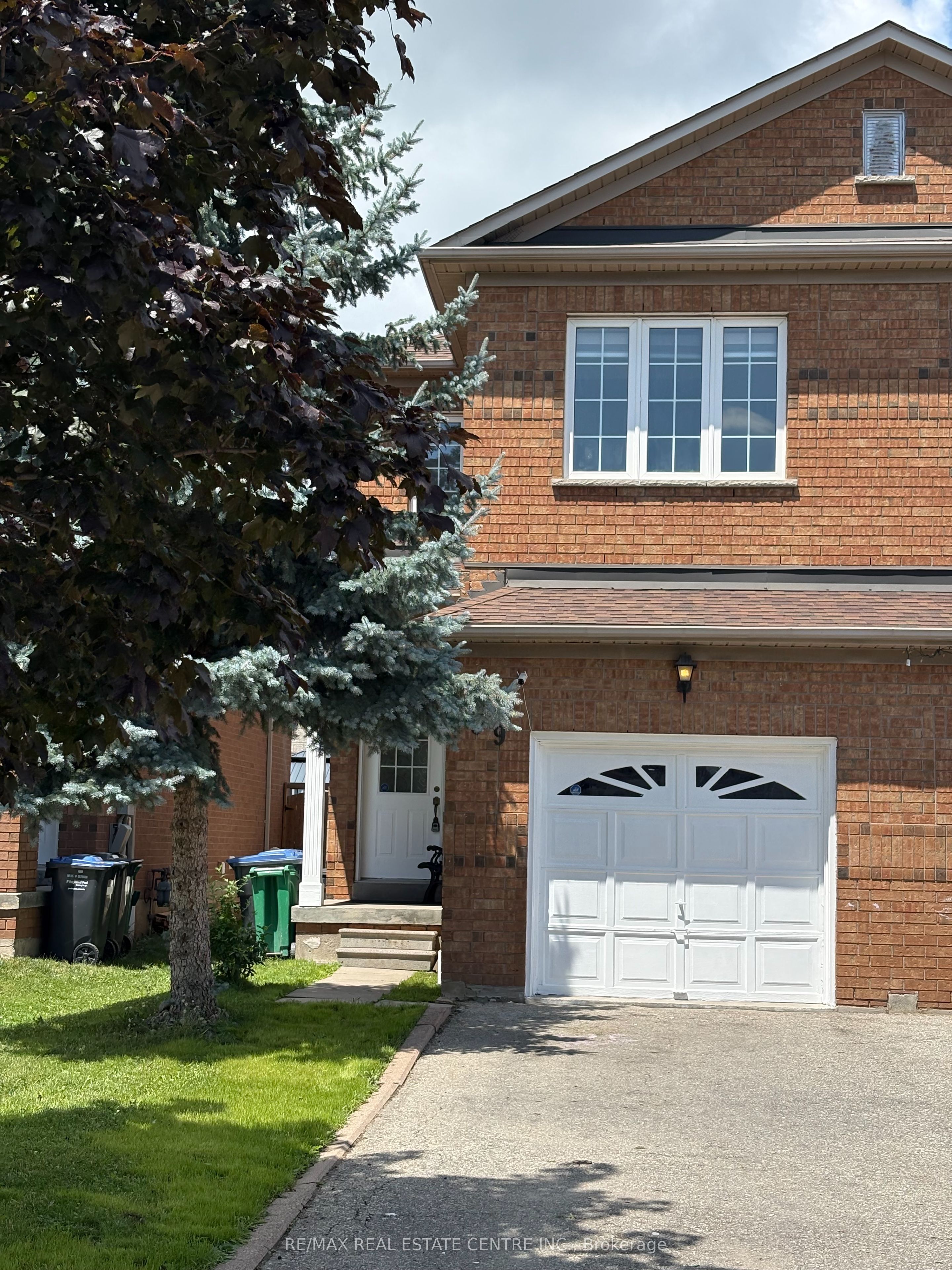 799 Ledbury Crescent, Mississauga, ON L5V 2P9 photo 2