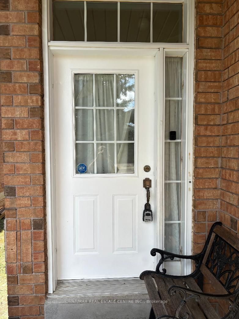 799 Ledbury Crescent, Mississauga, ON L5V 2P9 photo 3