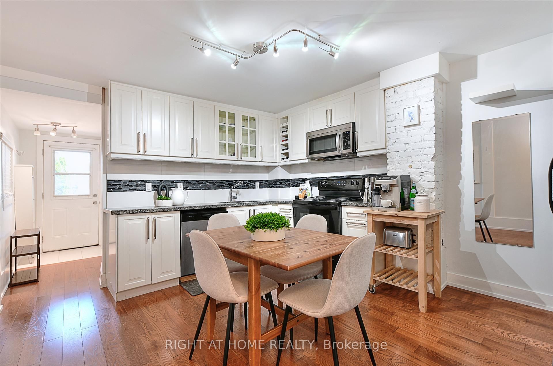 183 Earlscourt Avenue, Toronto, ON M6E 4B2 photo 5