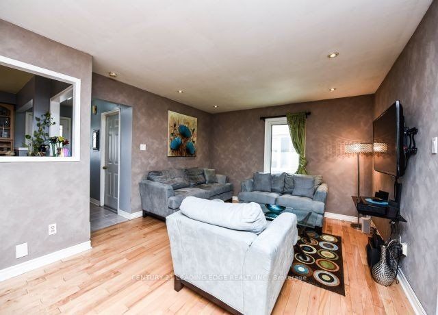 54 Aurora Place, Brampton, ON L6Z 2A8 photo 3