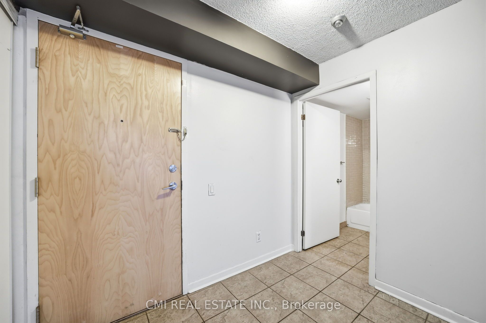 1050 The Queens Way 615, Toronto, ON M8Z 0A8 photo 3