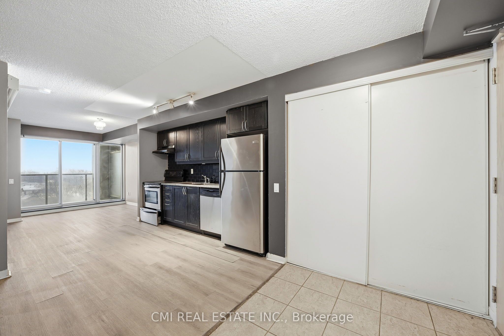 1050 The Queens Way 615, Toronto, ON M8Z 0A8 photo 5