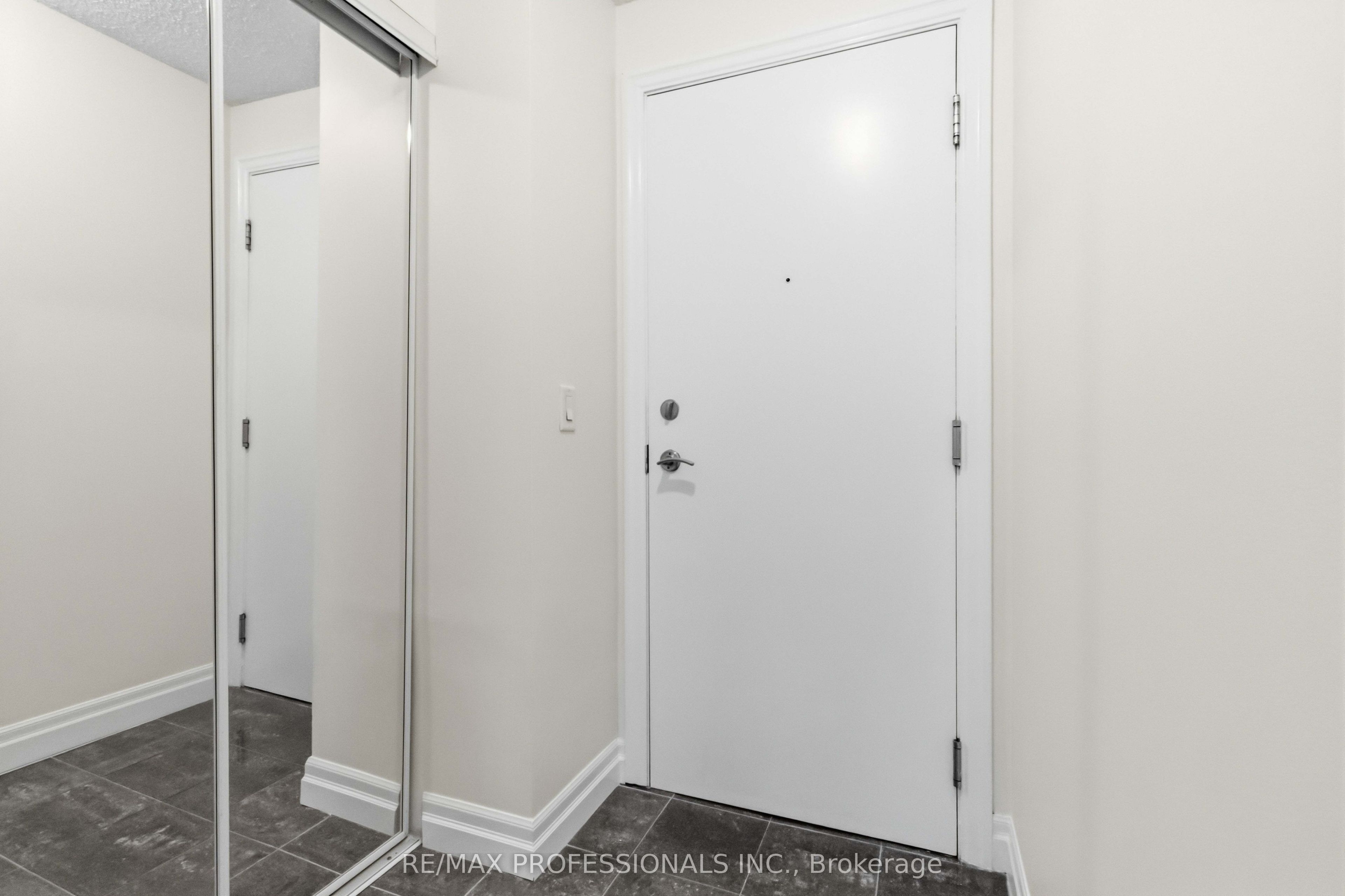 2121 Lake Shore Boulevard W 607, Toronto, ON M8V 4E8 photo 2
