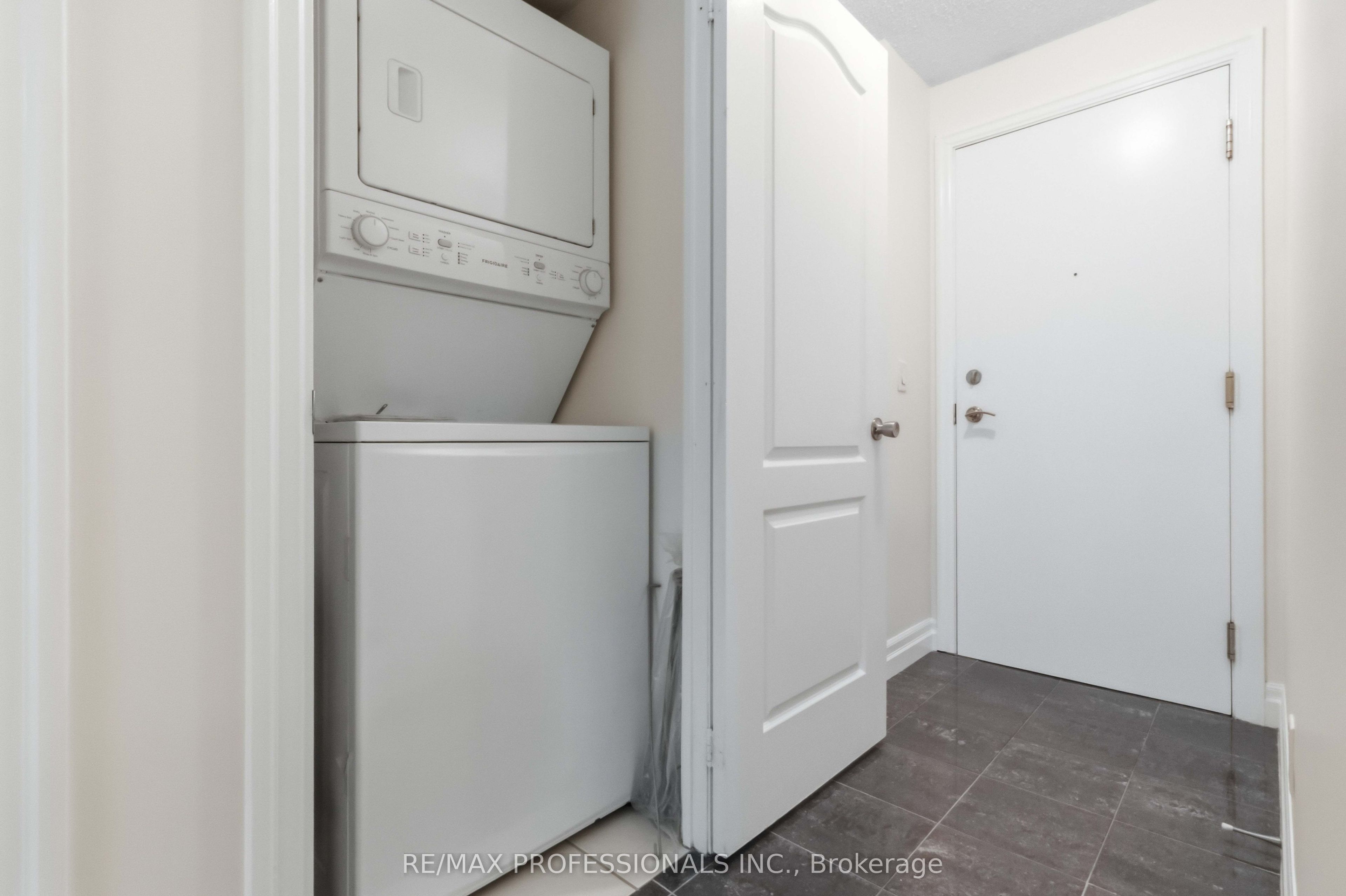 2121 Lake Shore Boulevard W 607, Toronto, ON M8V 4E8 photo 3