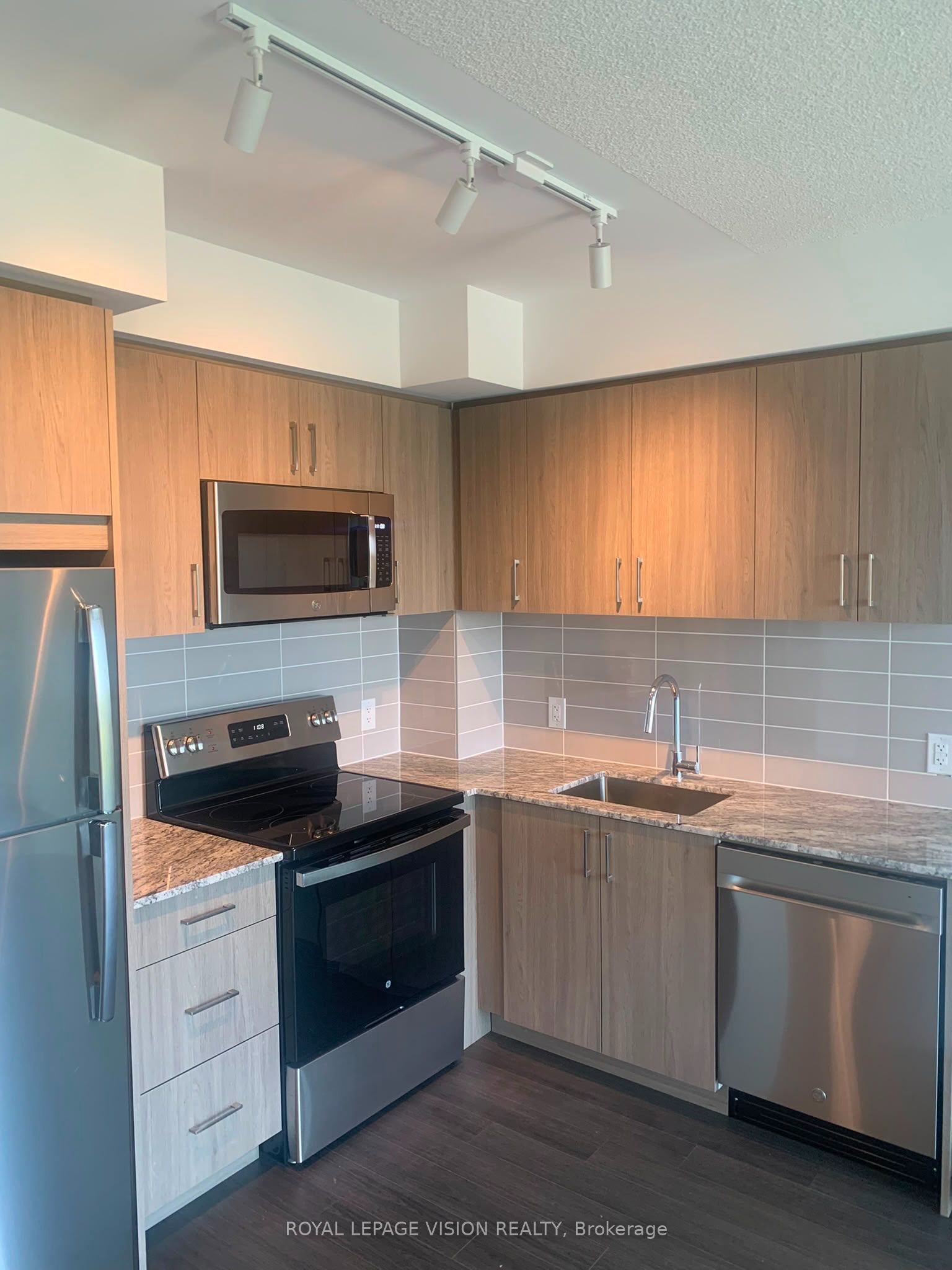 4010 Eglinton Avenue W 1003, Toronto, ON M9A 0G5 photo 3