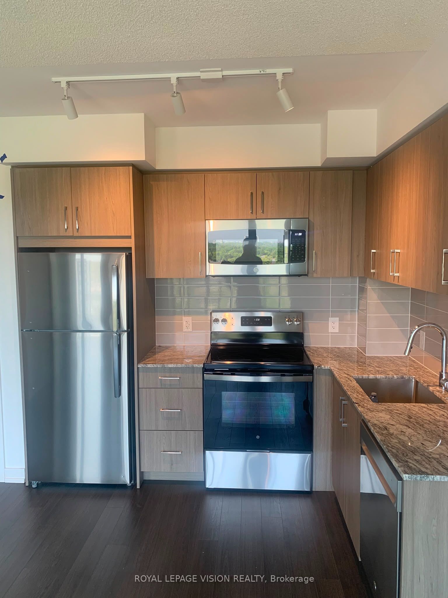 4010 Eglinton Avenue W 1003, Toronto, ON M9A 0G5 photo 4