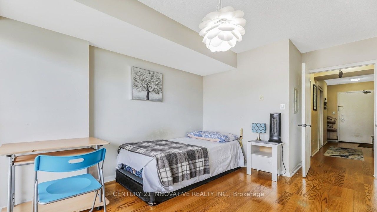 2464 Weston Road 201, Toronto, ON M9N 0A2 photo 4