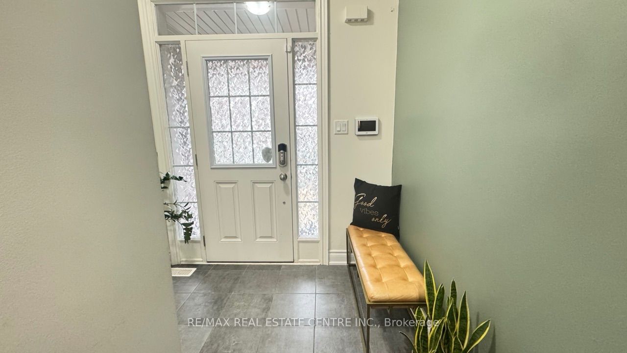 31 Brushwood Drive, Brampton, ON L6Y 6G6 photo 2