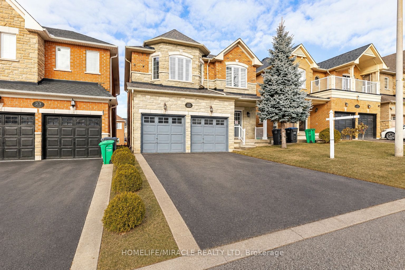 25 Oblate Crescent, Brampton, ON L6Y 0K2 photo 2