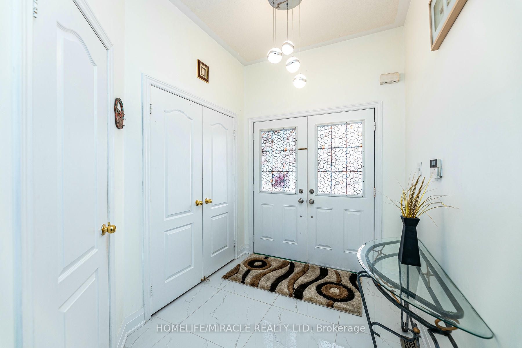25 Oblate Crescent, Brampton, ON L6Y 0K2 photo 3