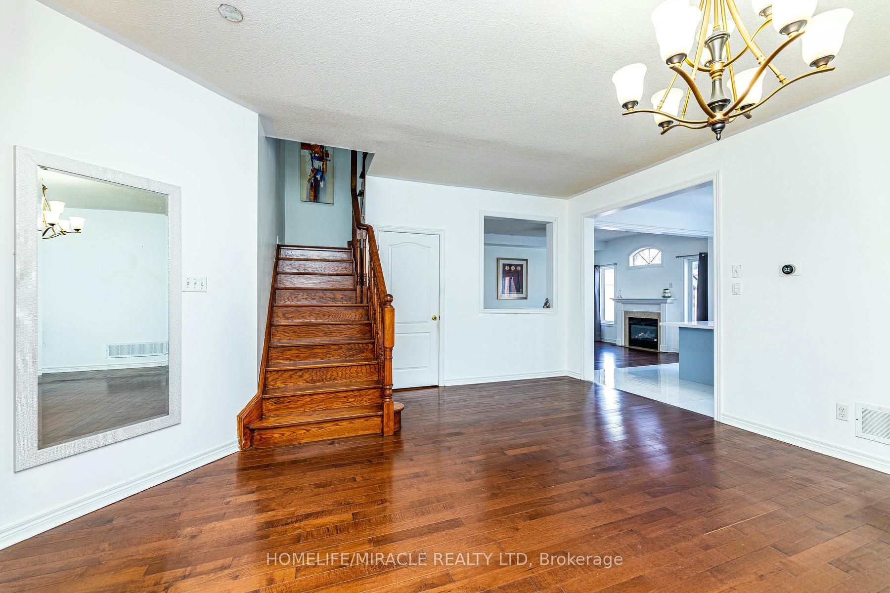 25 Oblate Crescent, Brampton, ON L6Y 0K2 photo 4