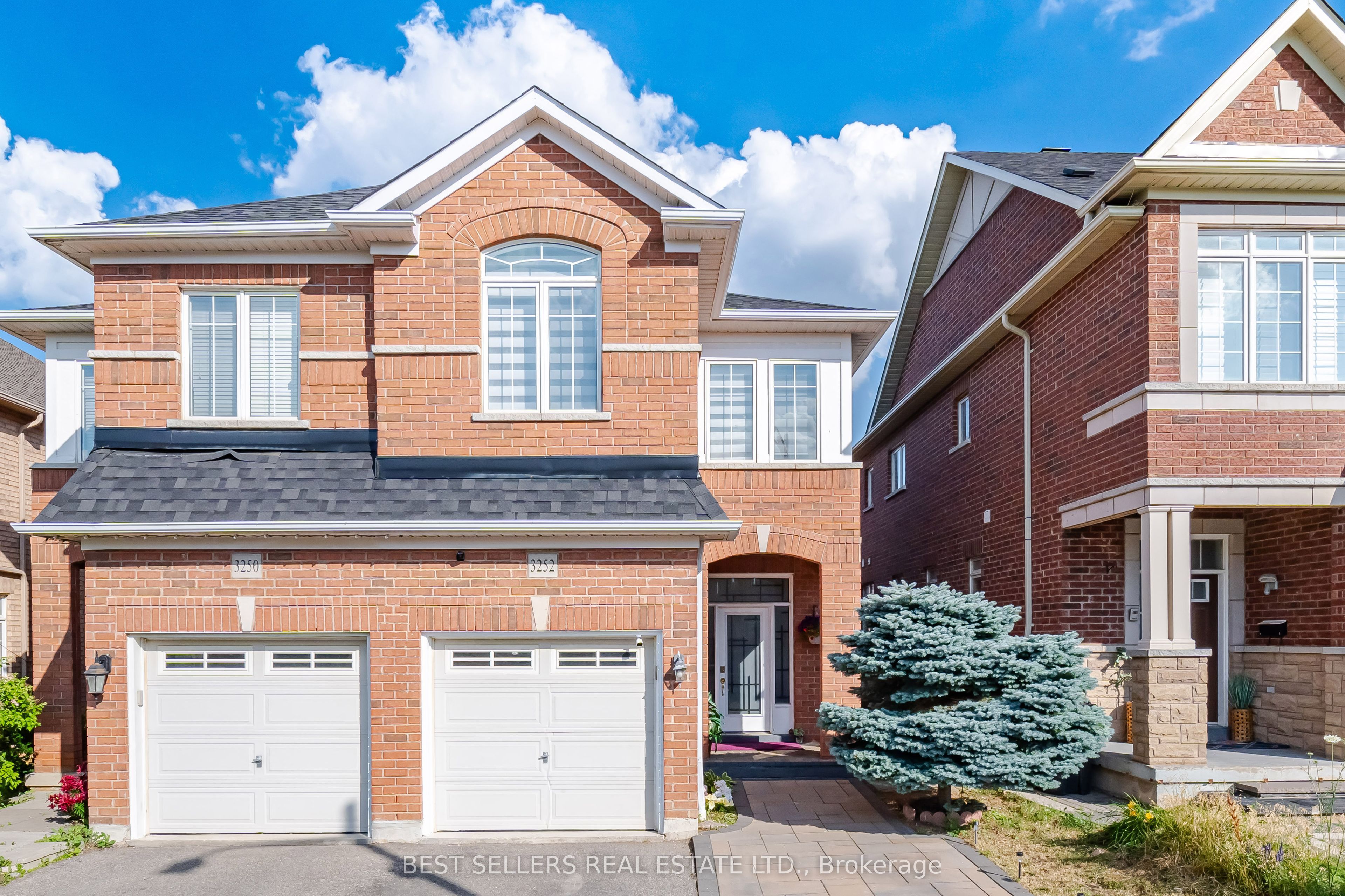 3252 Sunlight Street, Mississauga, ON L5M 7C3 photo 2