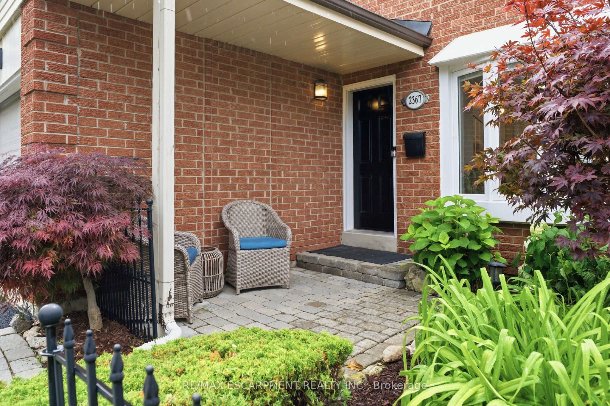 2367 Montgomery Drive, Burlington, ON L7P 4A6 photo 3