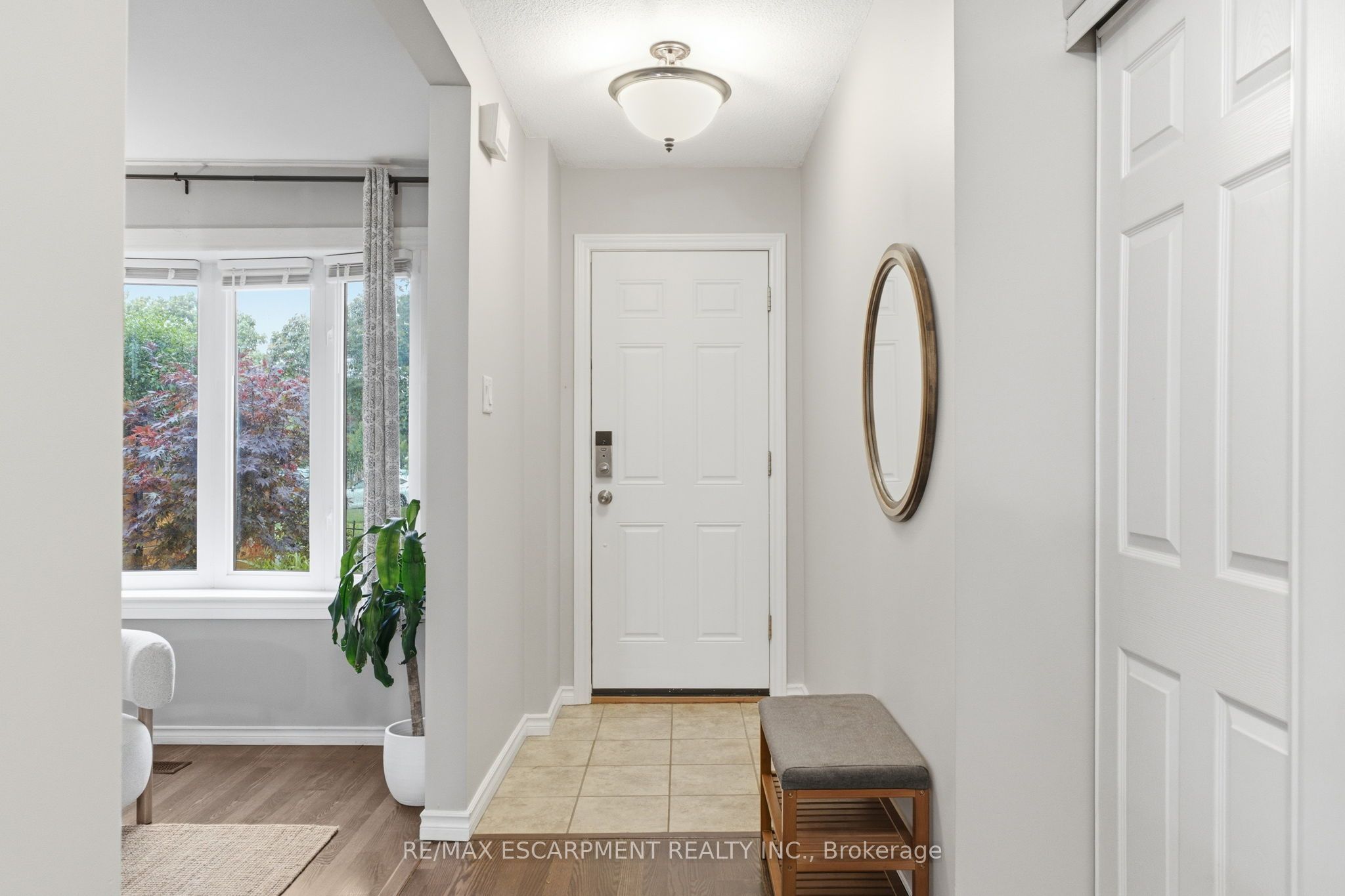2367 Montgomery Drive, Burlington, ON L7P 4A6 photo 4
