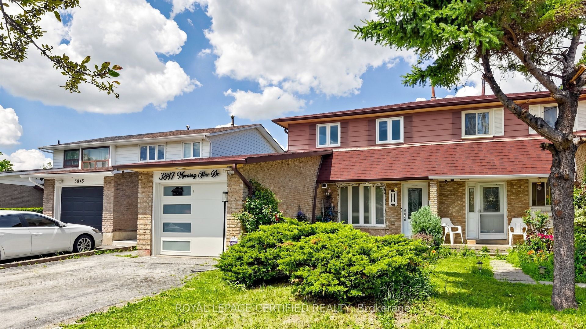 3847 Morning Star Drive, Mississauga, ON L4T 3K2 photo 2
