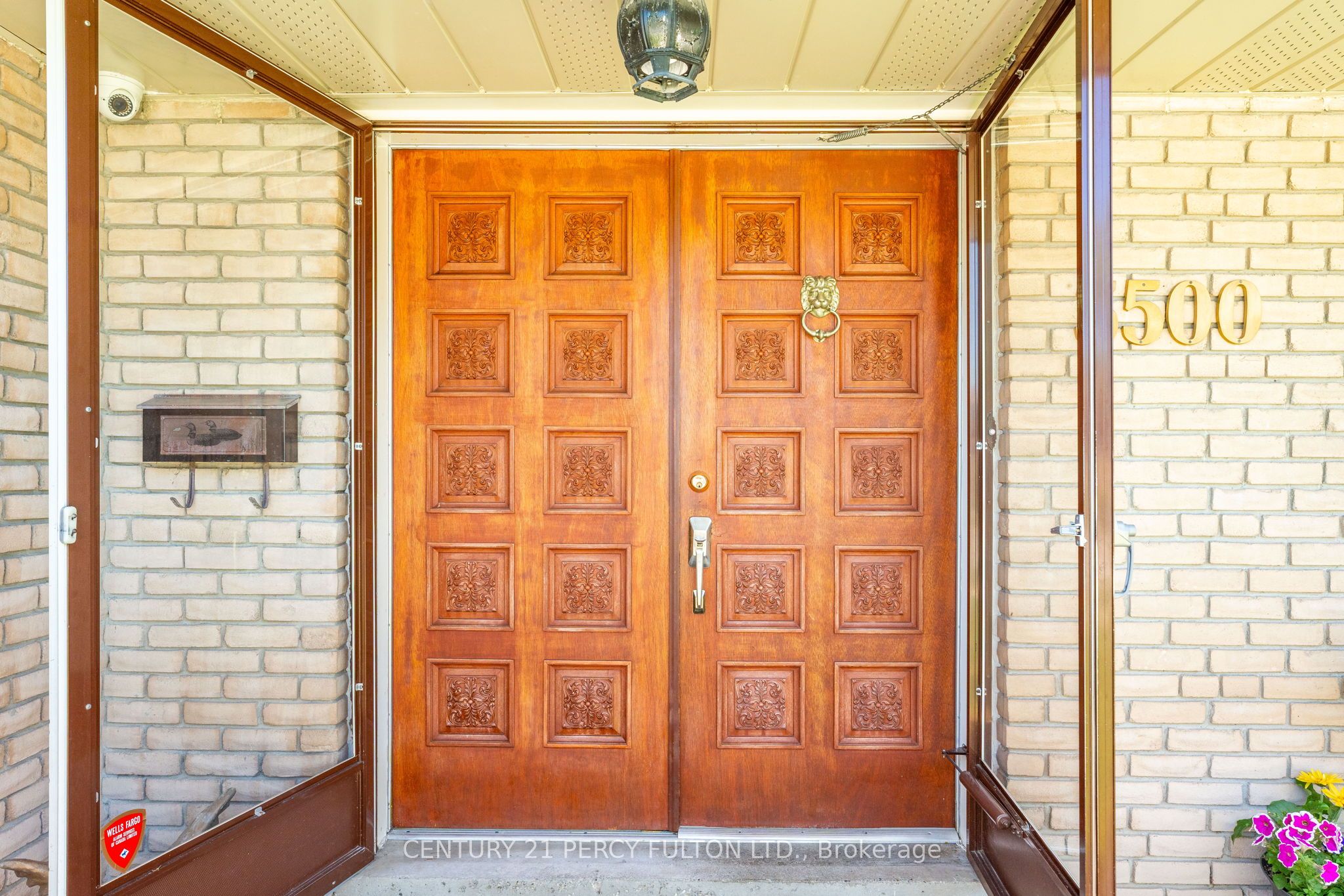 3500 Silverplains Drive, Mississauga, ON L4X 2P4 photo 2