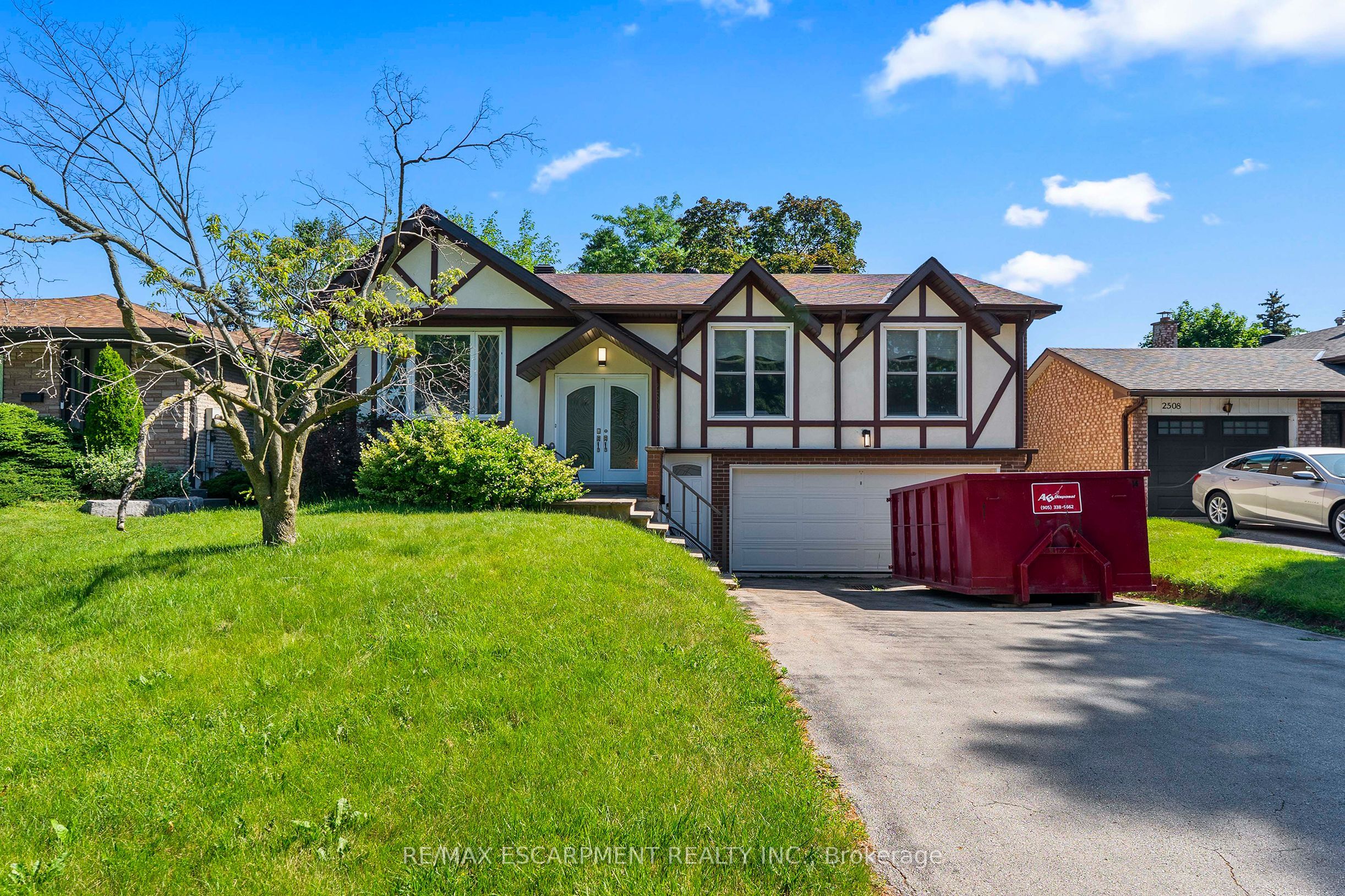 2506 YARMOUTH Crescent, Oakville, ON L6L 2M8