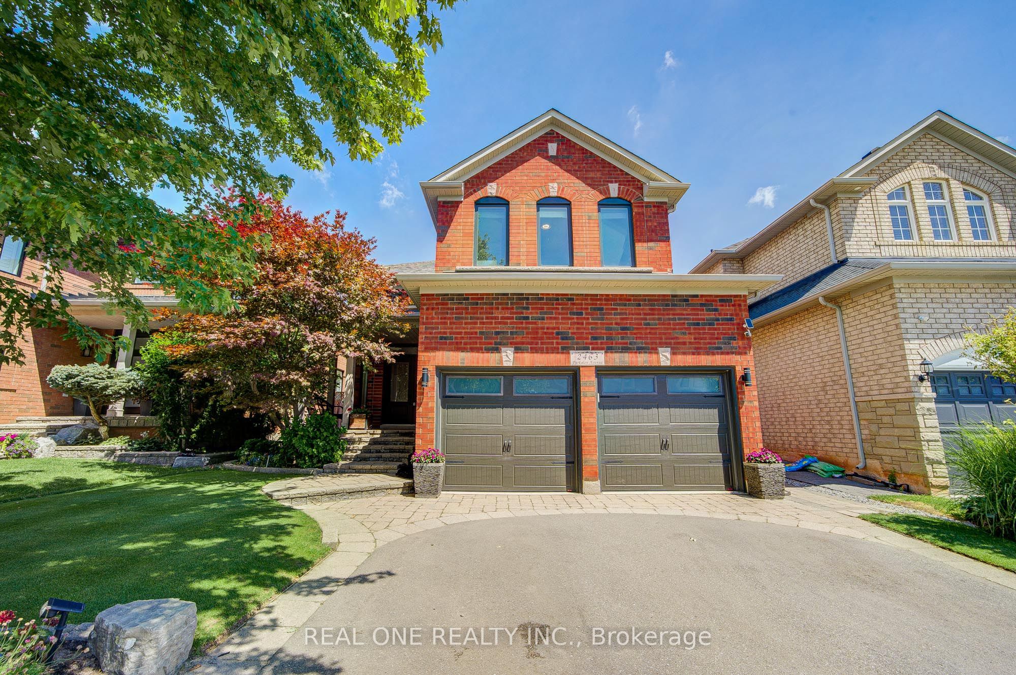 2463 Parkglen Avenue, Oakville, ON L6M 4Y7