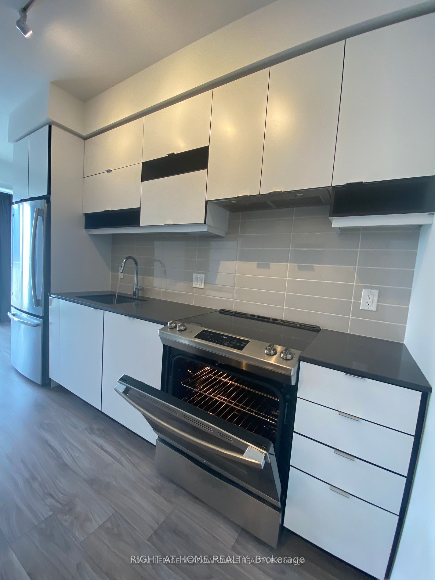 4065 confederation Parkway 308, Mississauga, ON L5R 3V1 photo 5