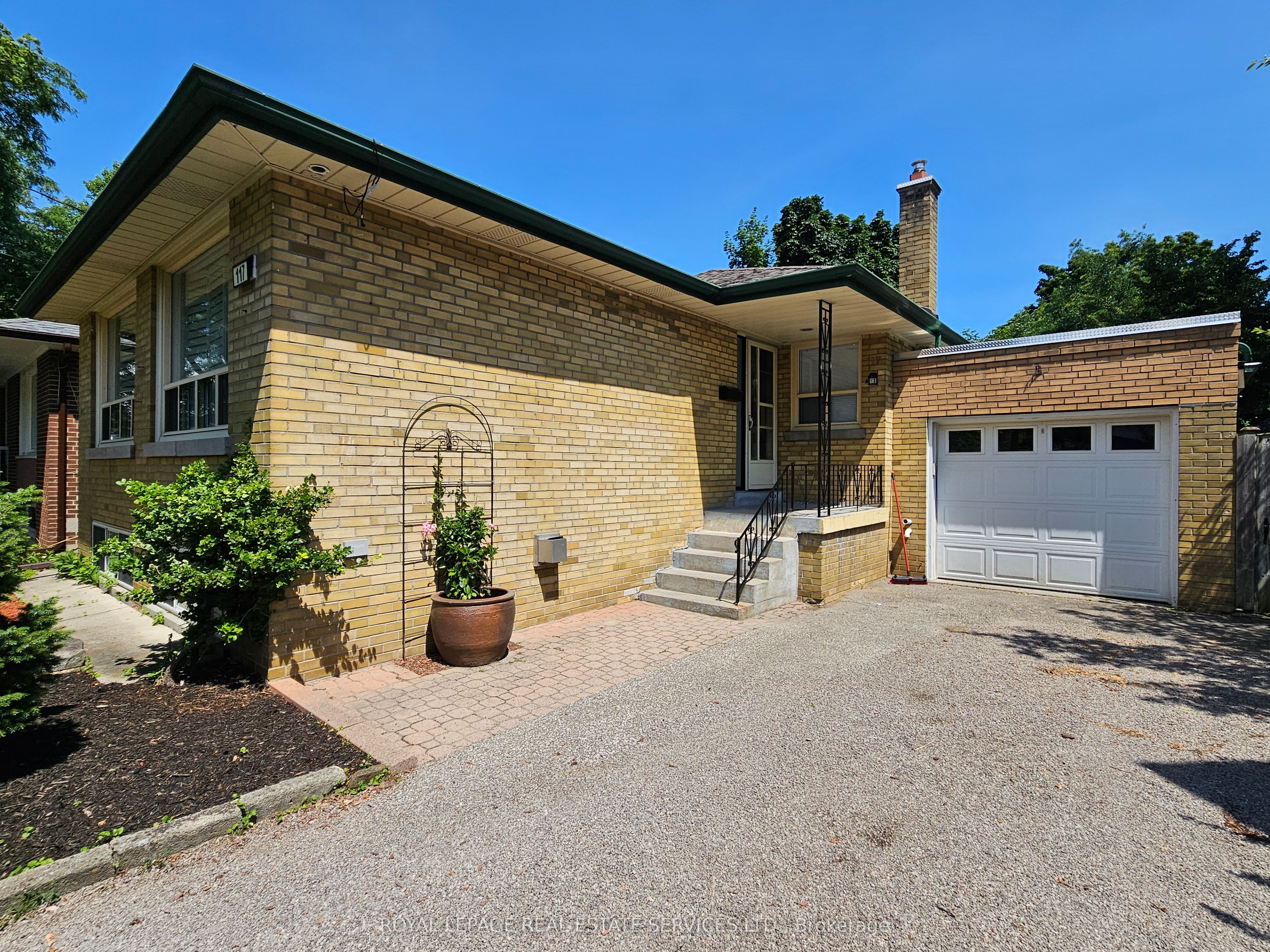 117 Westrose Avenue, Toronto, ON M8X 2A5 photo 2