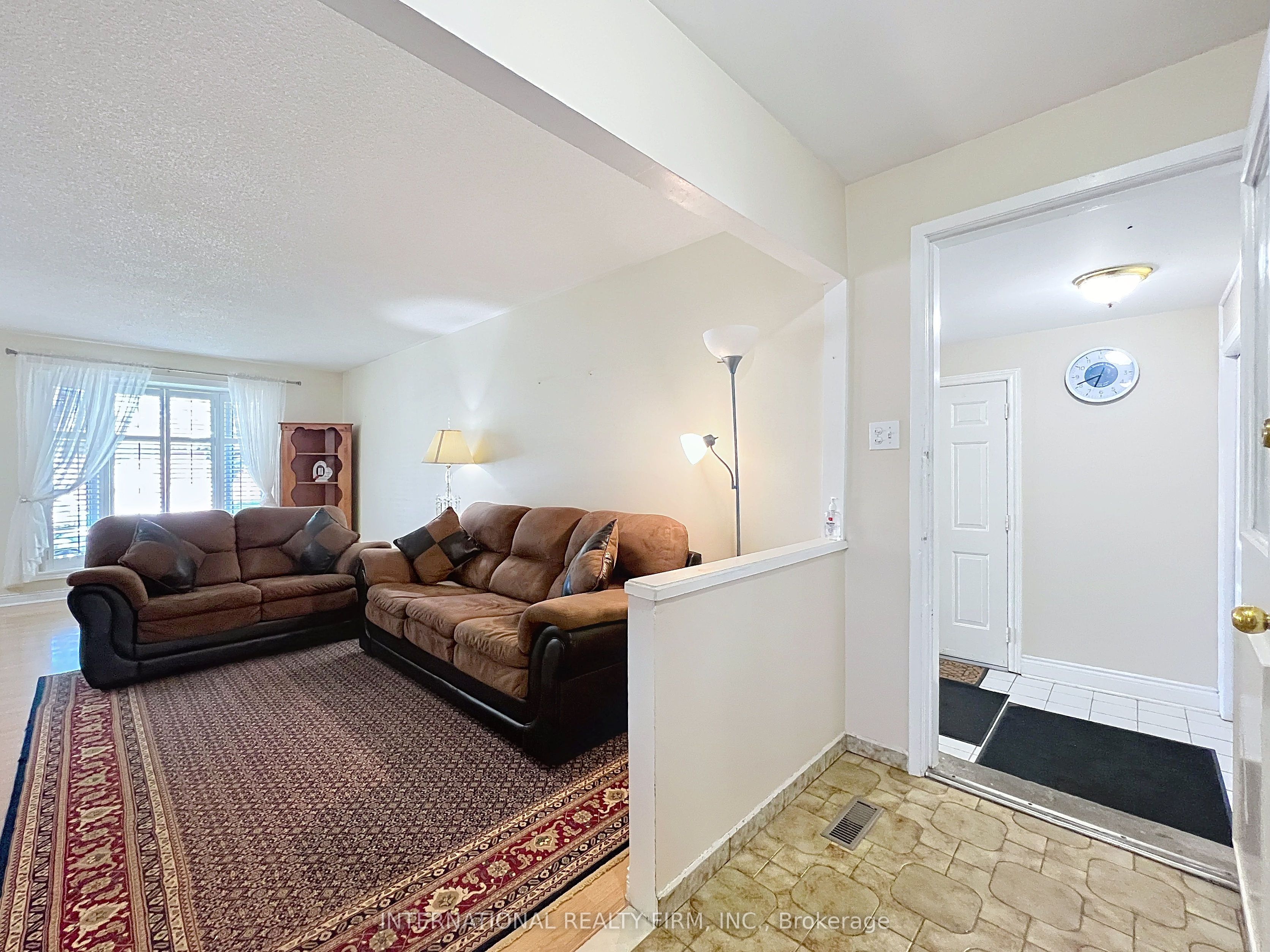 3602 Dunrankin Drive, Mississauga, ON L4T 1V9 photo 2