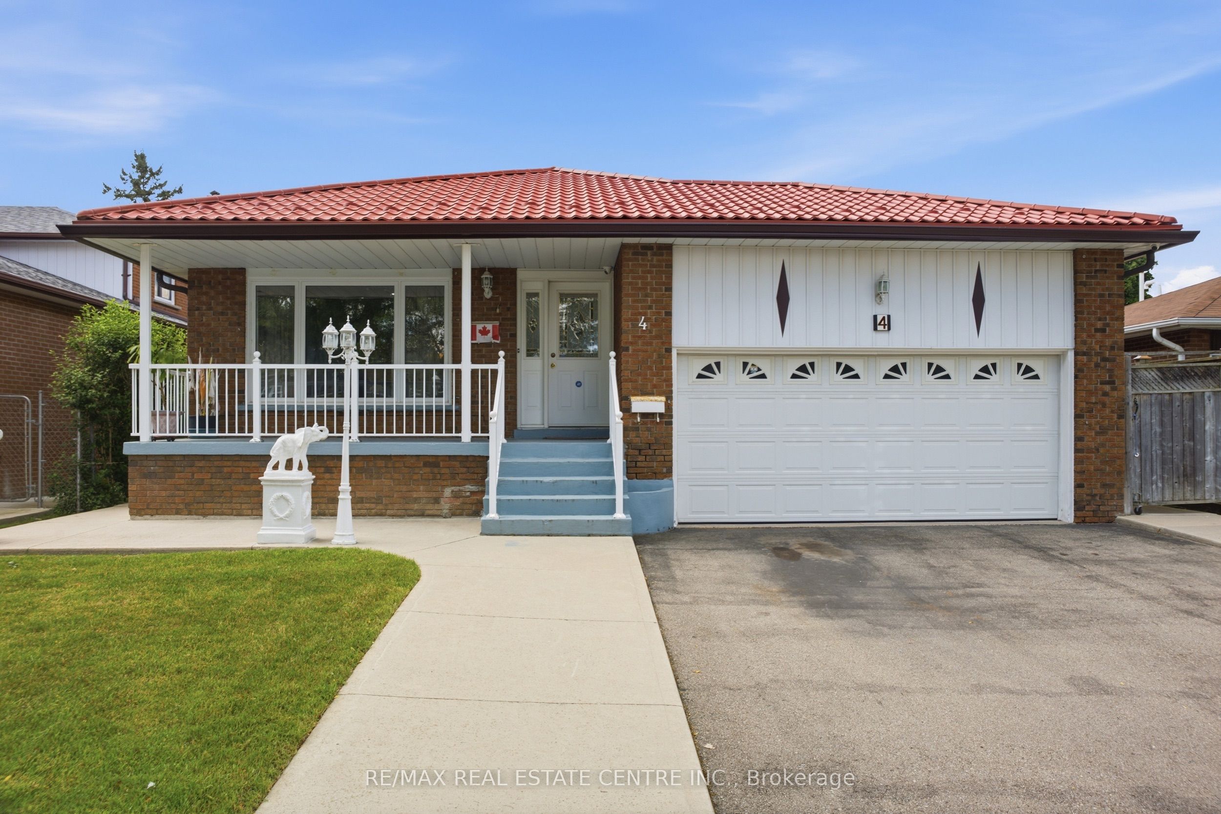 4 Manorcrest Street, Brampton, ON L6S 2W9