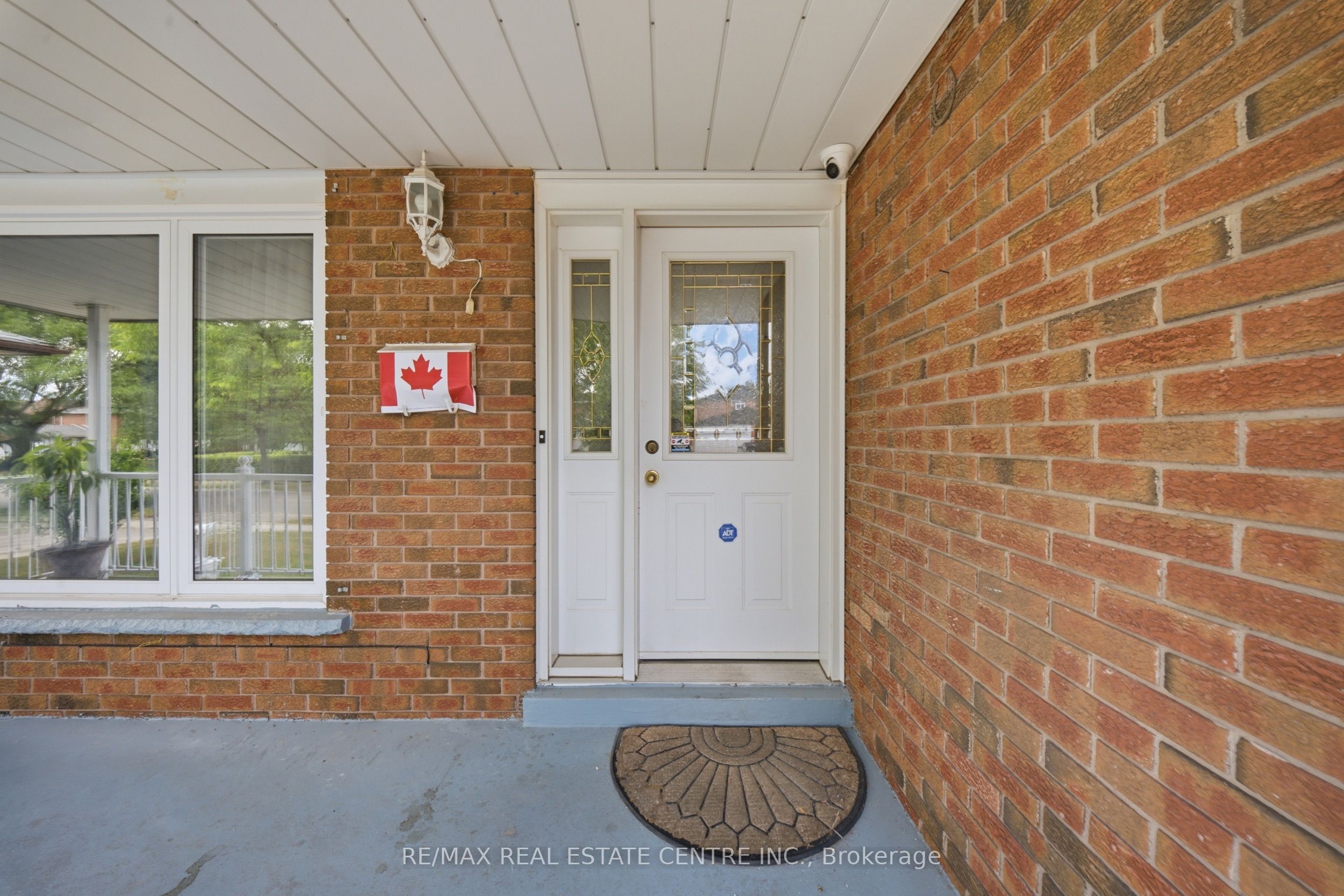 4 Manorcrest Street, Brampton, ON L6S 2W9 photo 3