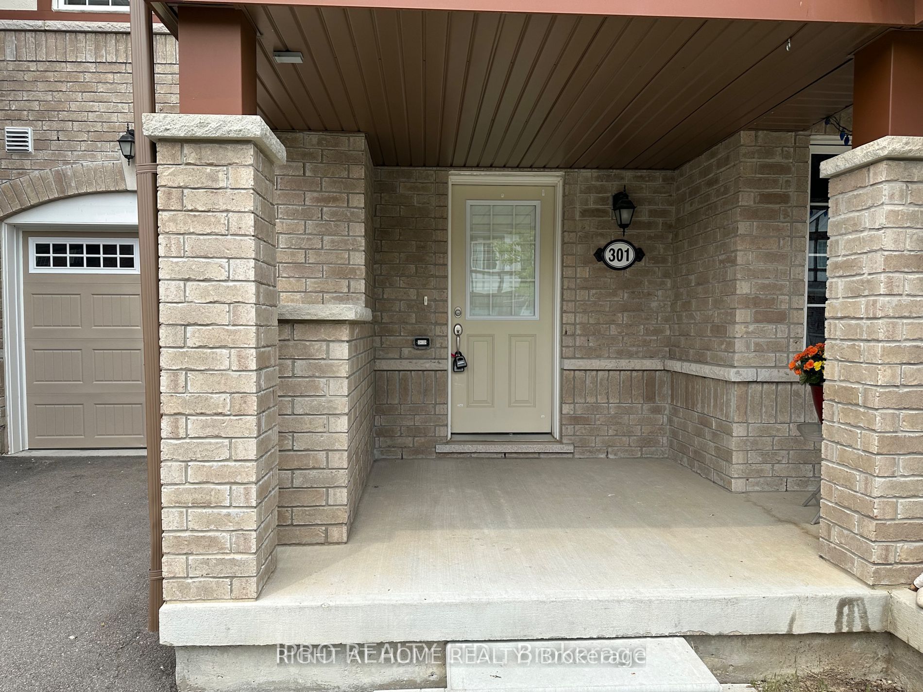 301 Murlock Heights, Milton, ON L9E 1C3 photo 2