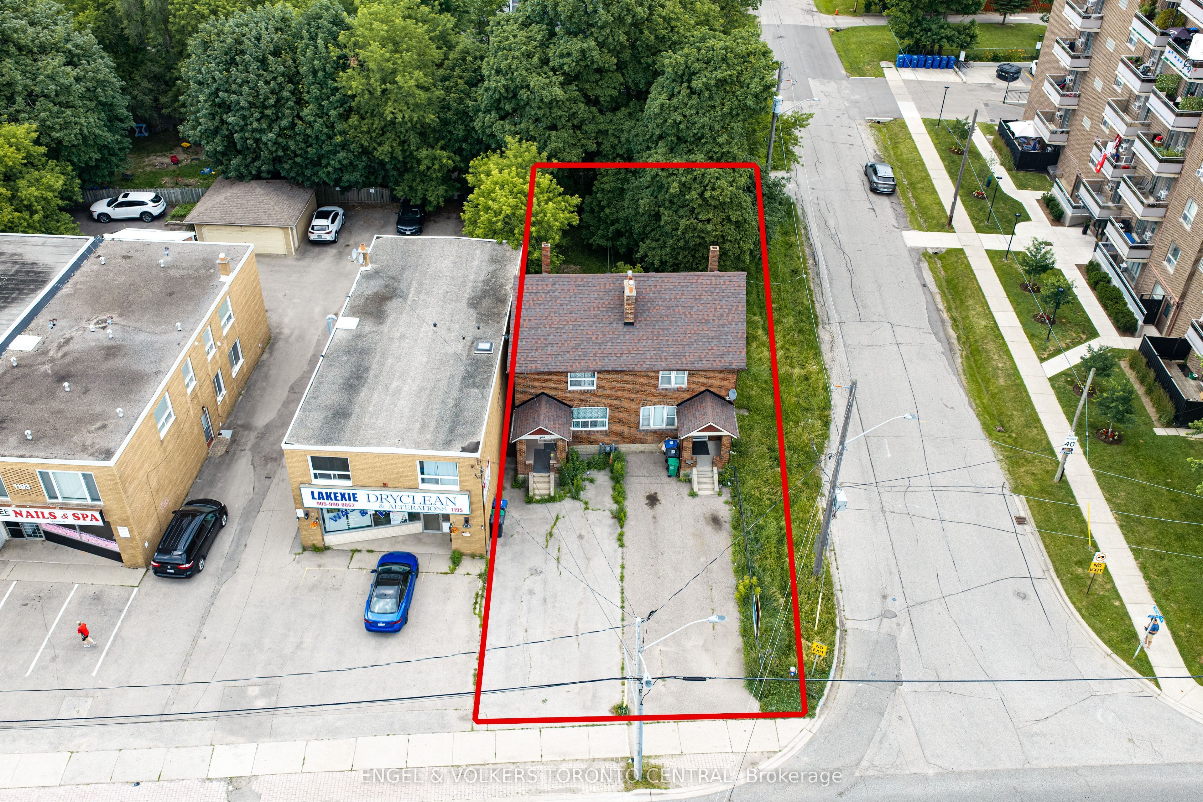 1199 & 1201 Lakeshore Road E, Mississauga, ON L5E 1G1 photo 3