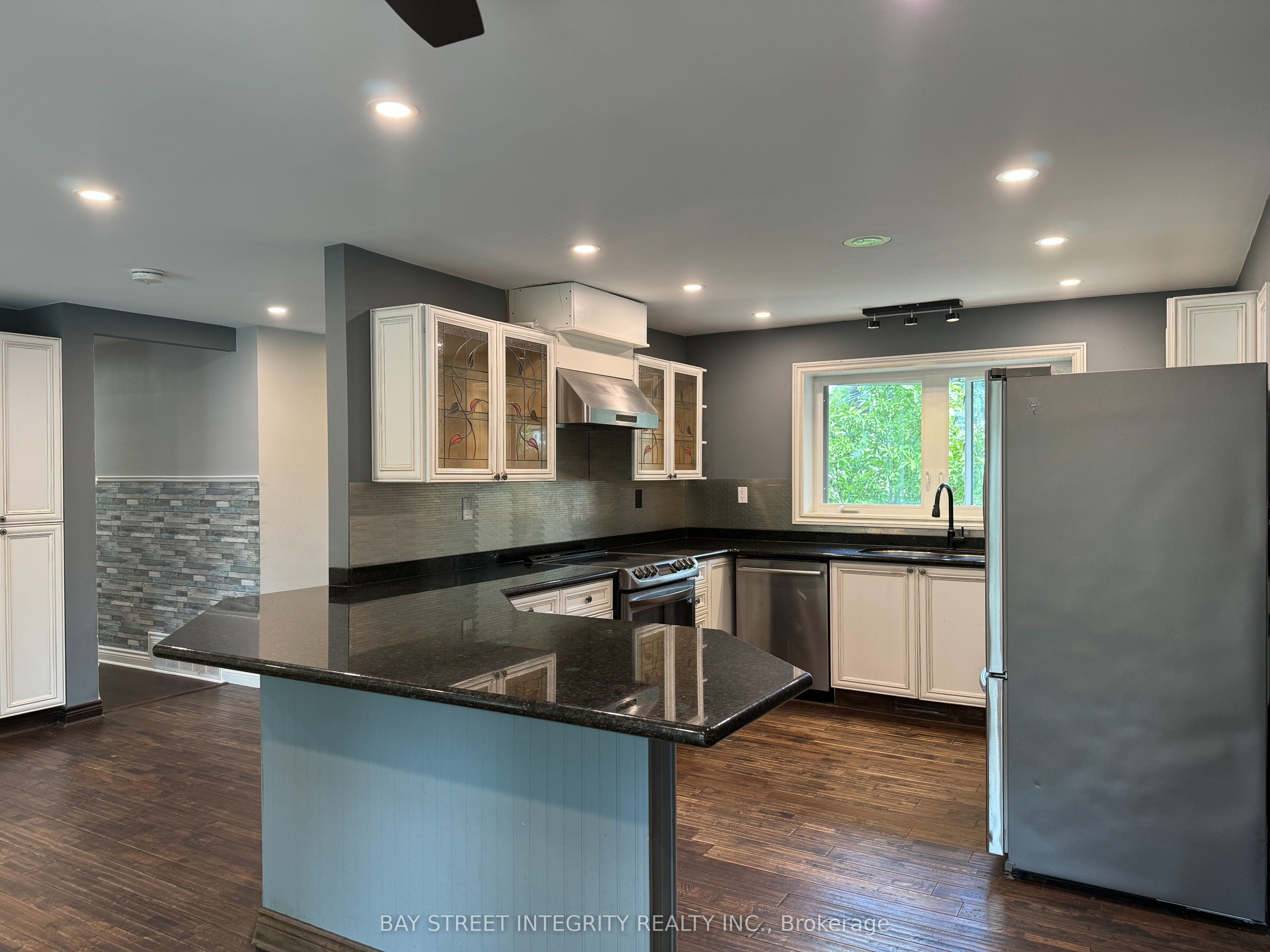 1339 Pinegrove Road, Oakville, ON L6L 2X2 photo 5