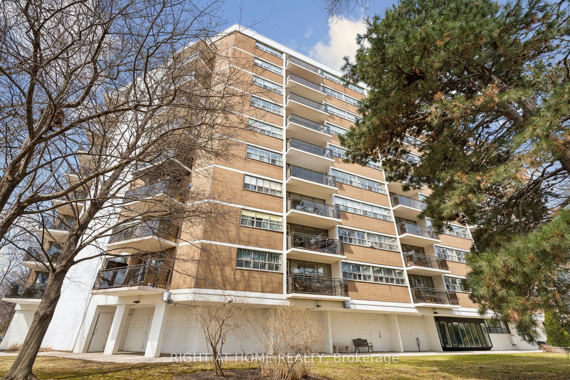 212 Kerr Street 207, Oakville, ON L6K 3B1 photo 3