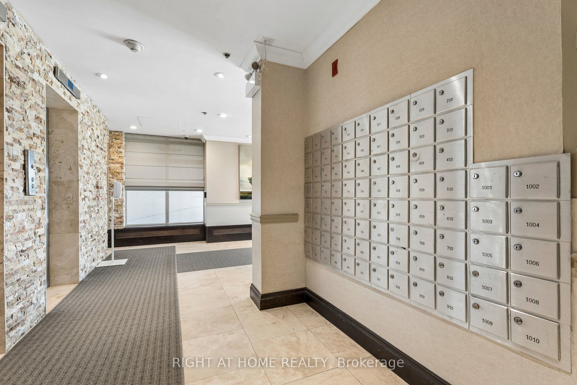 212 Kerr Street 207, Oakville, ON L6K 3B1 photo 5