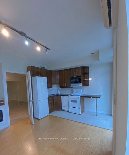 3504 hurontario Street 2506, Mississauga, ON L5B 0B9 photo 5