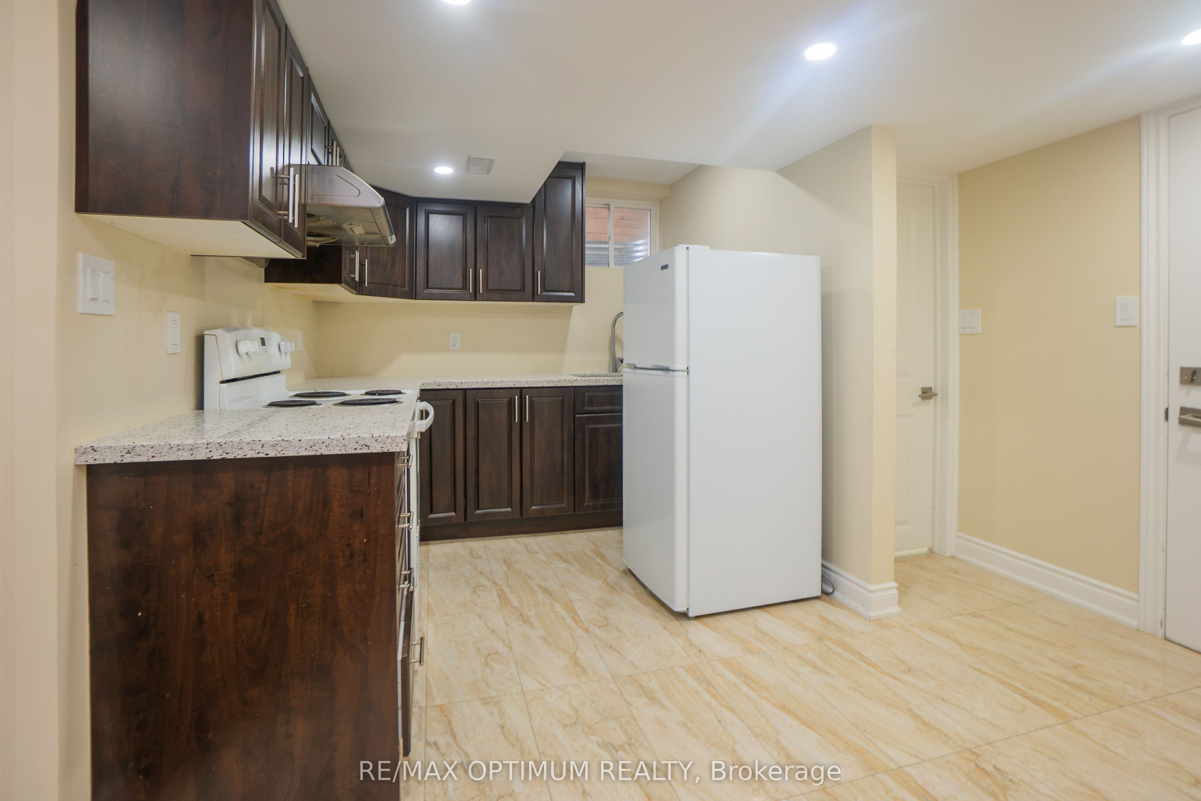 9 Fenchurch Drive Basement, Brampton, ON L7A 4G1 photo 3