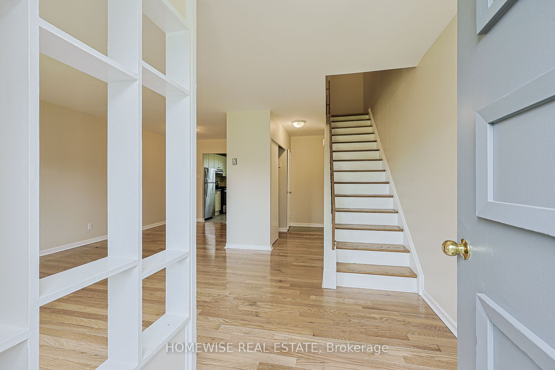 1350 Winding Trail 40, Mississauga, ON L4Y 2T8 photo 3