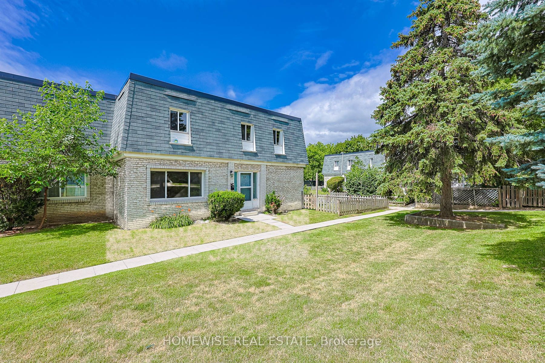 1350 Winding Trail 33, Mississauga, ON L4Y 2T8 photo 2