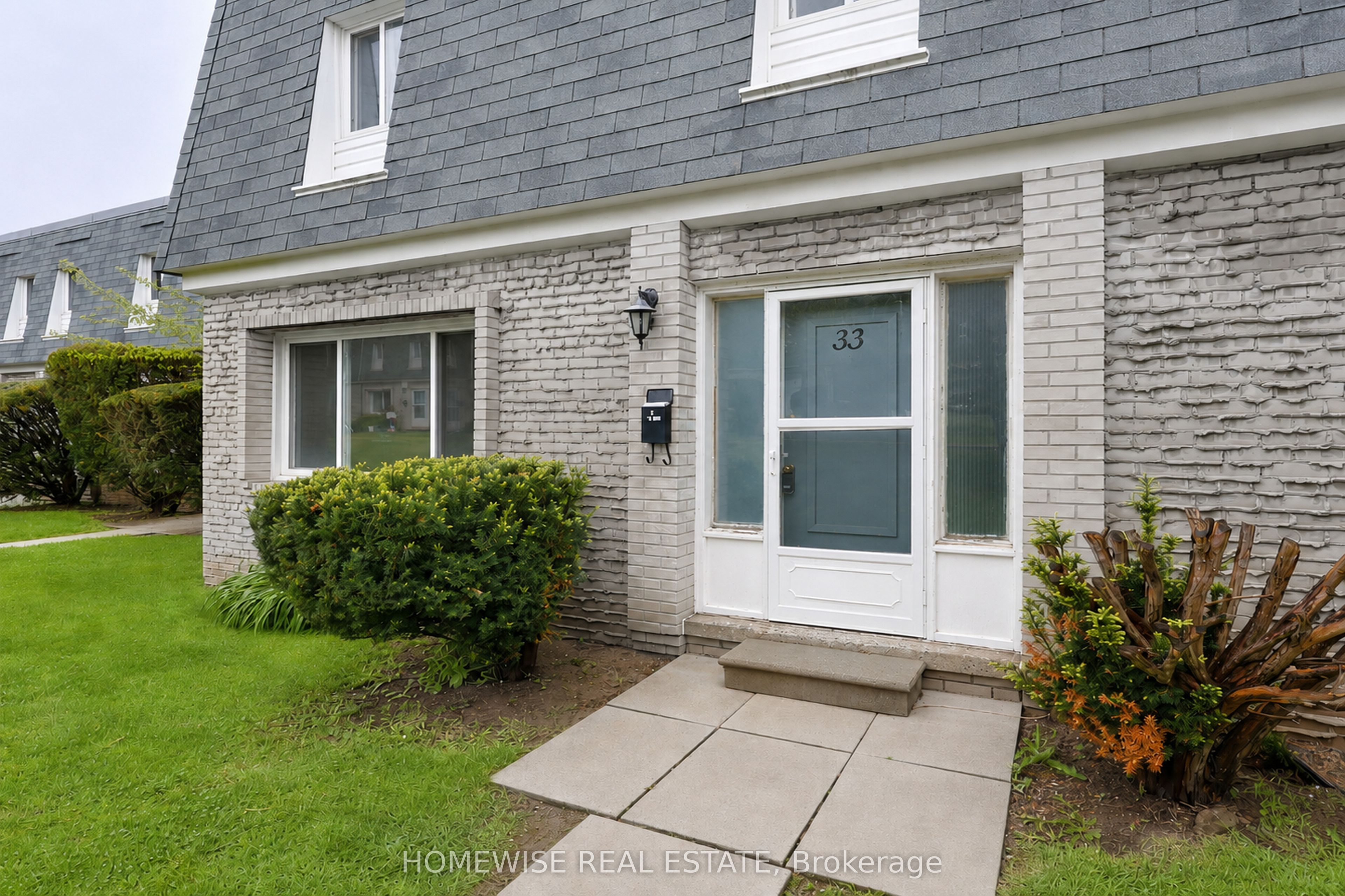 1350 Winding Trail 33, Mississauga, ON L4Y 2T8 photo 3