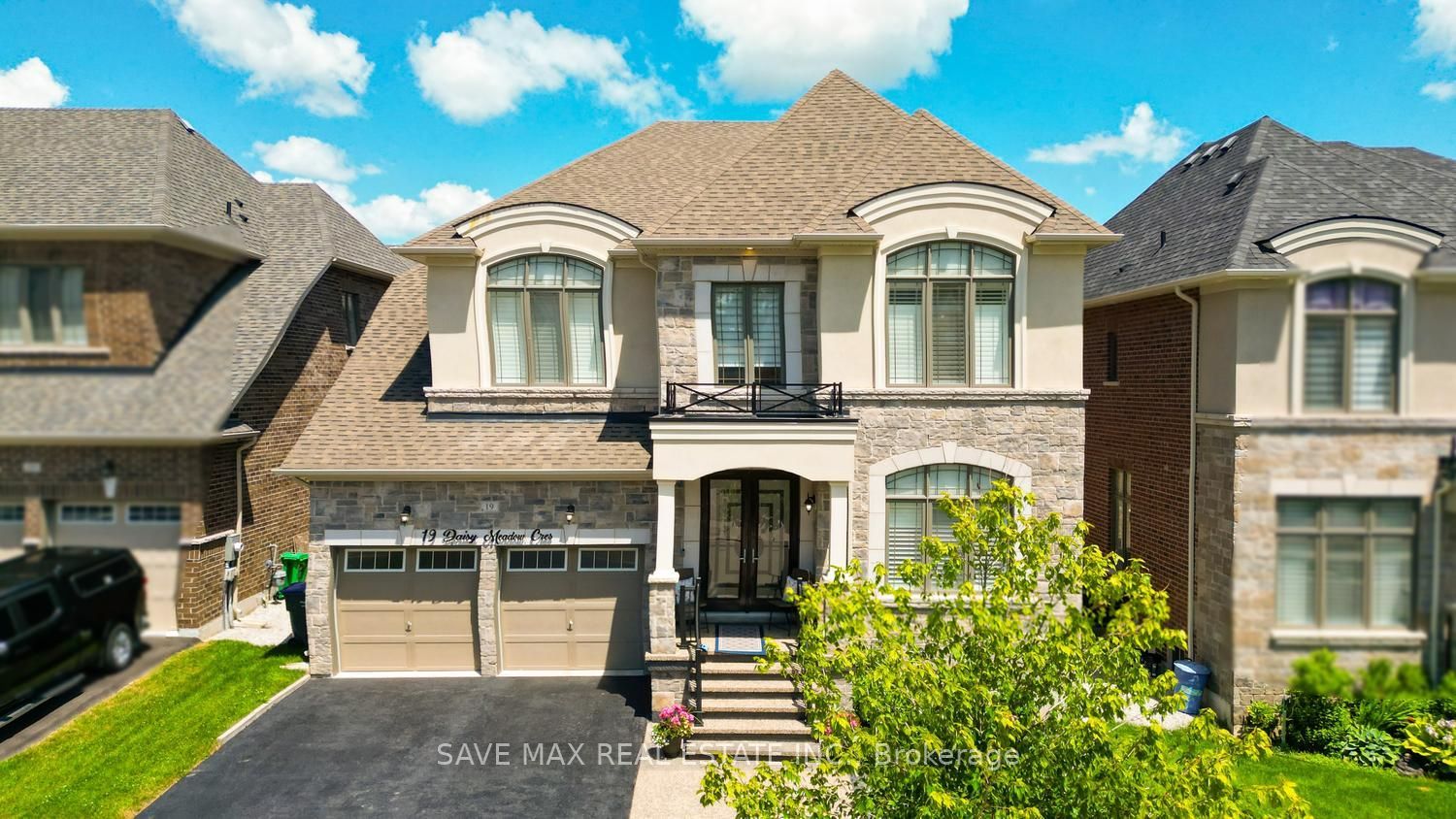19 Daisy Meadow Crescent, Caledon, ON L7C 4G4 photo 2