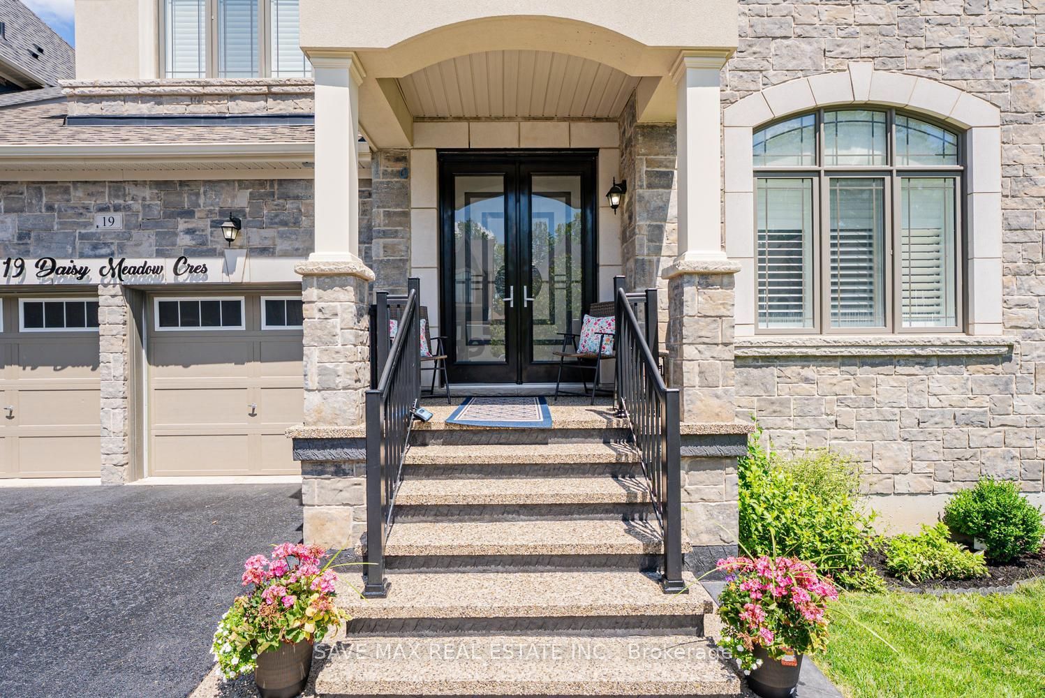 19 Daisy Meadow Crescent, Caledon, ON L7C 4G4 photo 4
