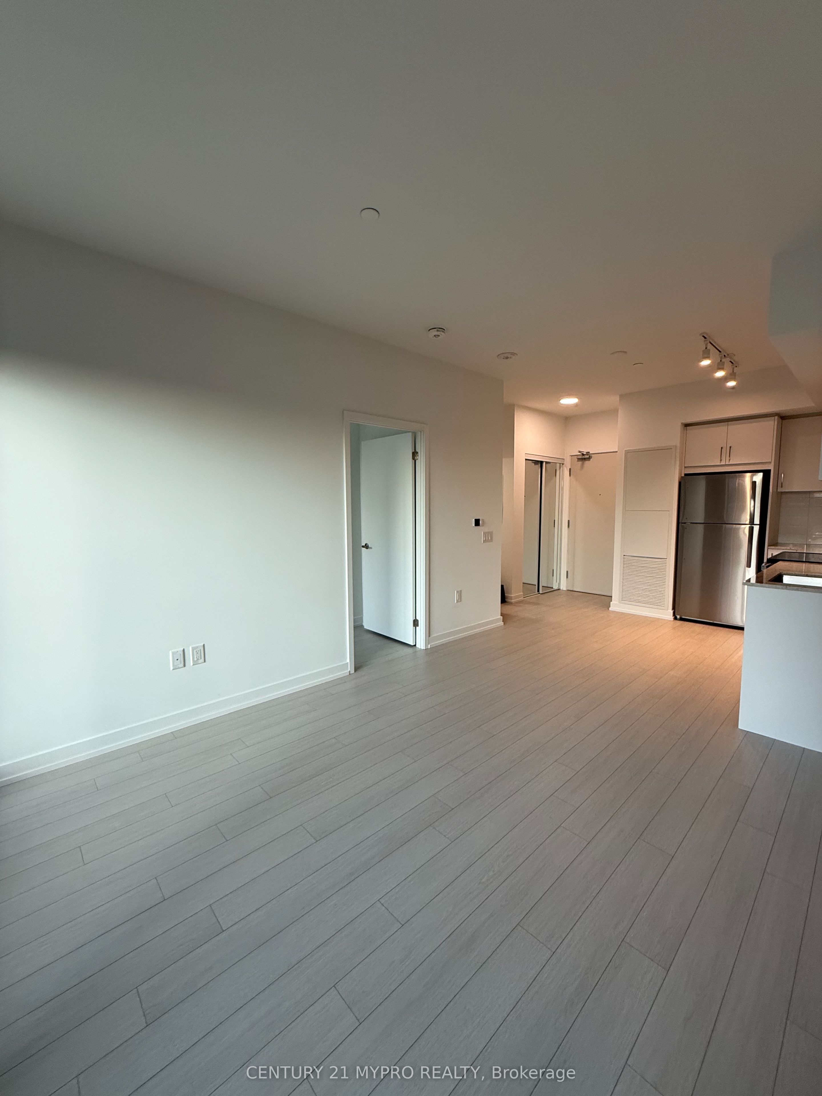 4010 Eglinton Avenue W 409, Toronto, ON M9A 4M2